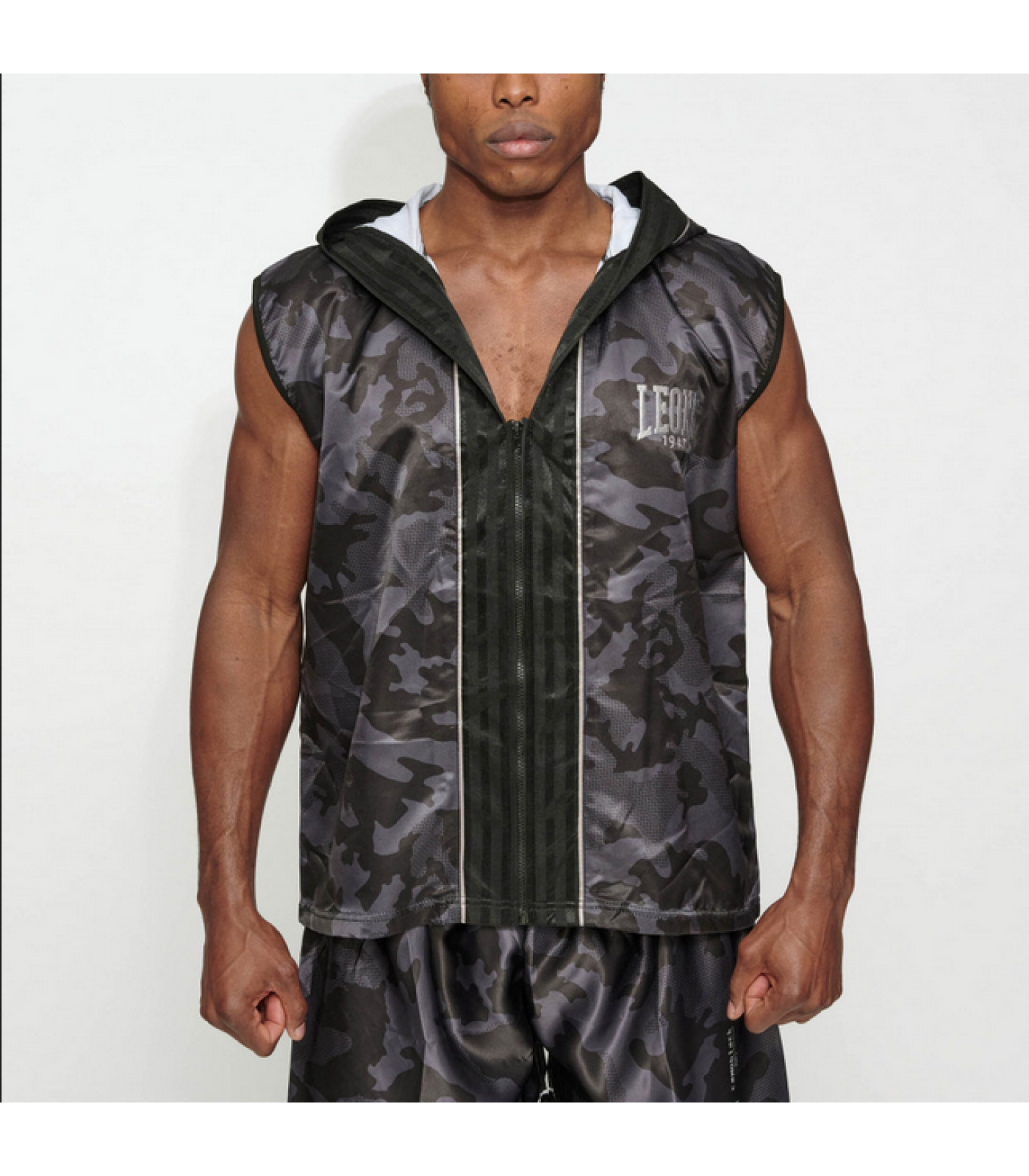 Суитшърт без ръкави - Leone CAMOBLACK SLEEVELESS BOXING GOWN - AB264